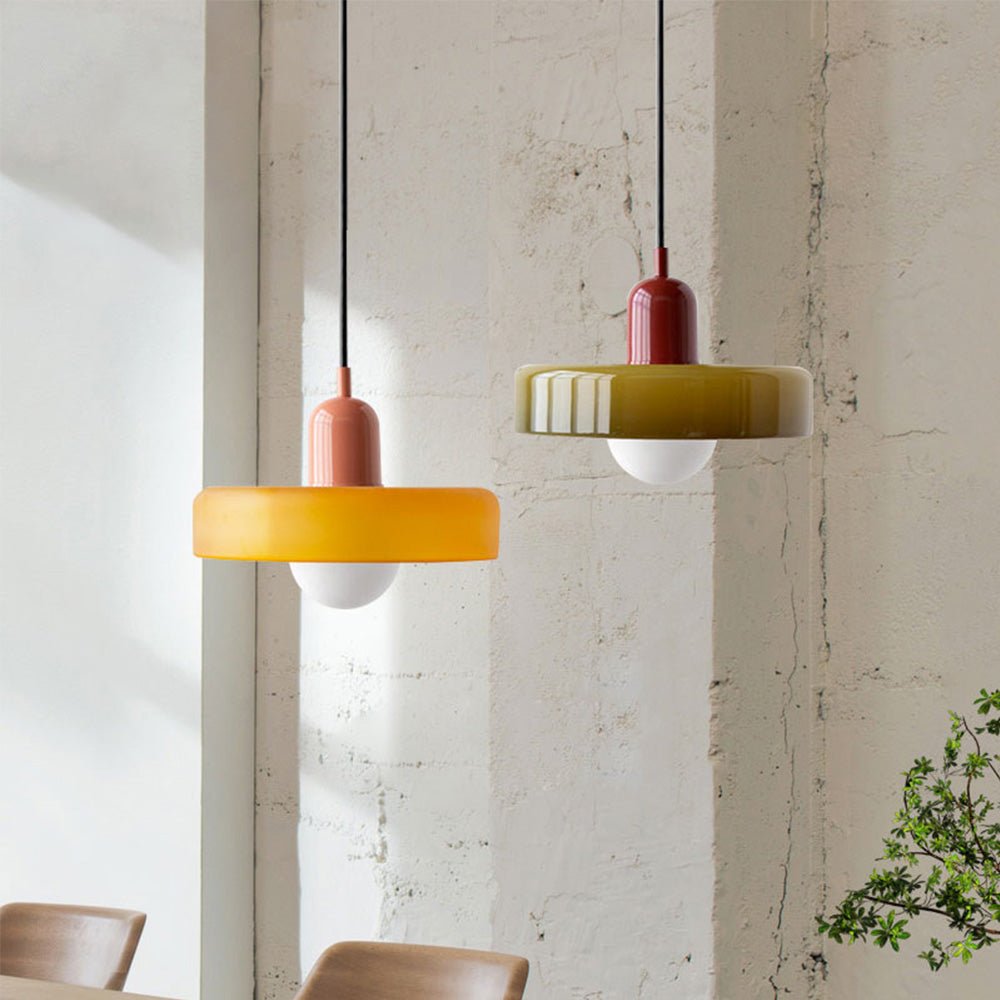 stijlvolle bauhaus hanglamp van elegante kleurige glas