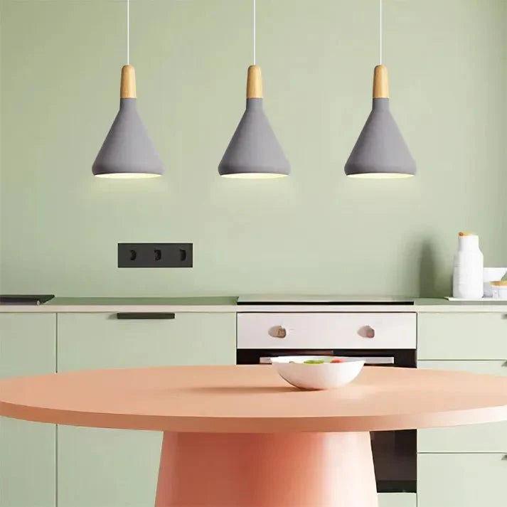 elegante conische metalen hanglamp geïnspireerd op franse macarons