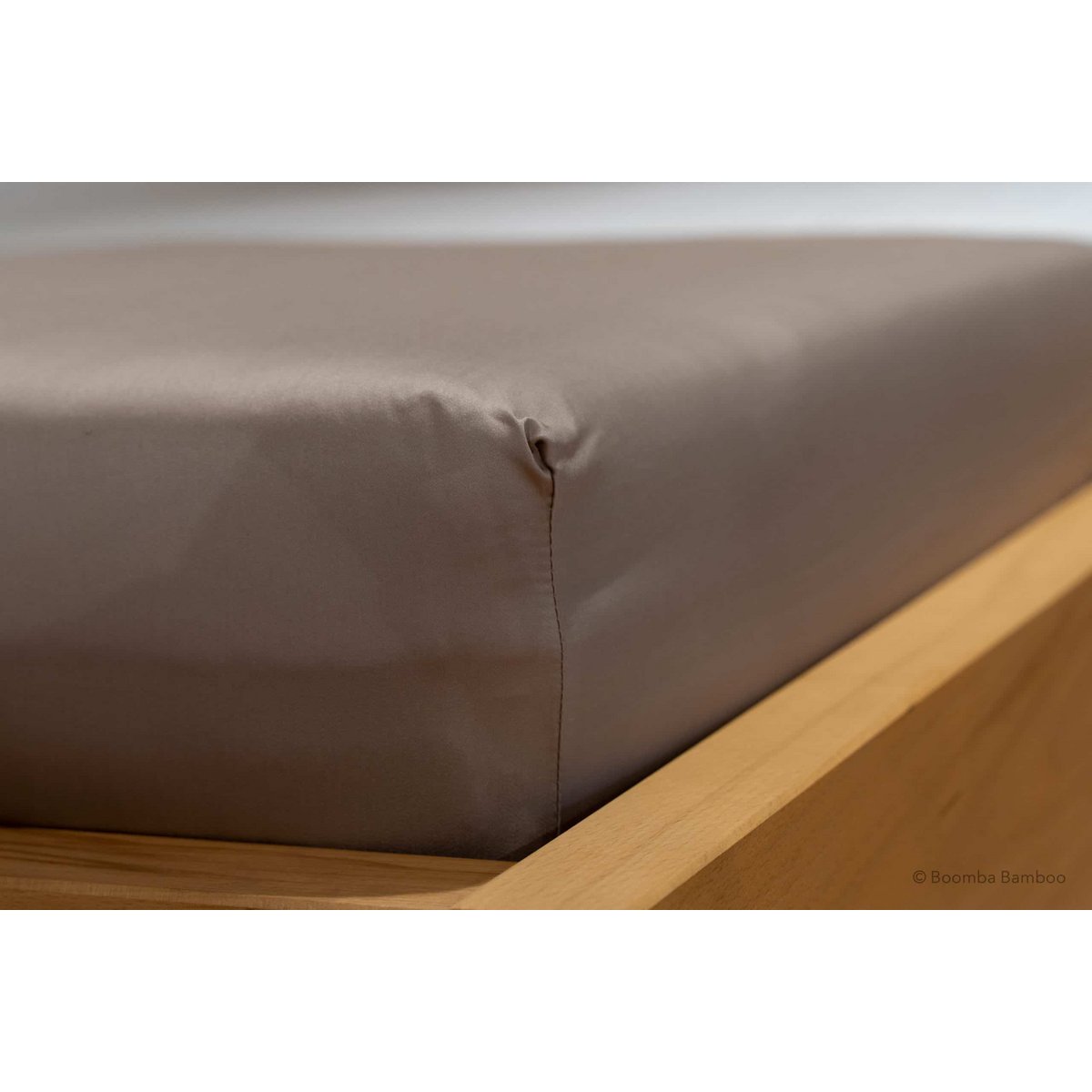 boomba premium hoeslaken voor topdekmatras 100% bamboe soft taupe