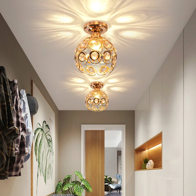 adembenemende luxe gouden bal hal plafondlamp voor een elegant interieur