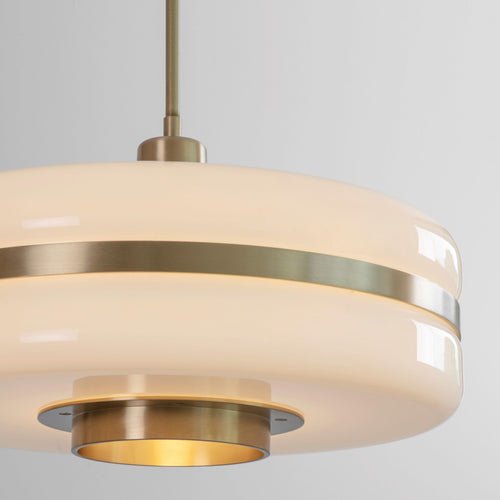 elegante scandinavische glazen hanglamp voor een luxe uitstraling