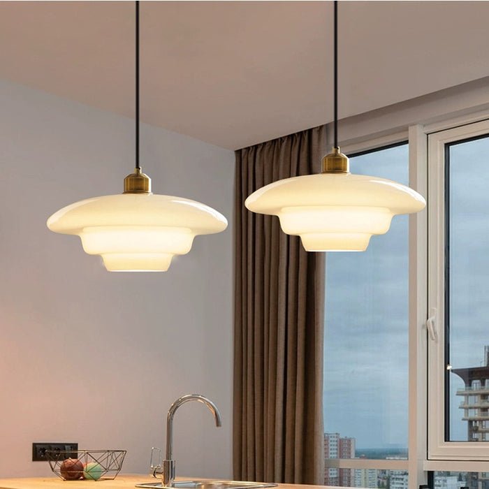 elegante witte glazen hanglamp voor een stralende verlichting