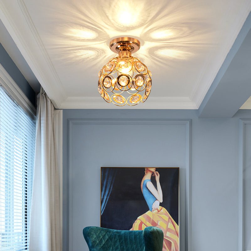 adembenemende luxe gouden bal hal plafondlamp voor een elegant interieur