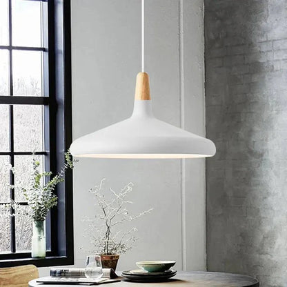 Elegante conische metalen hanglamp geïnspireerd op Franse macarons