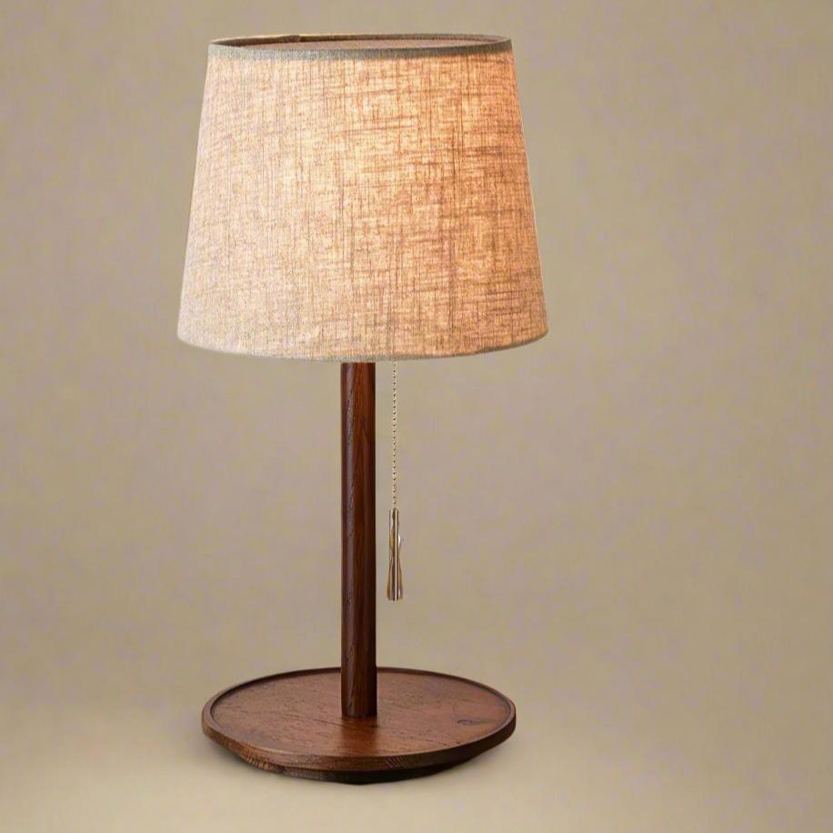 scandinavische walnotenlamp met luxe stoffen accenten voor een zachte gloed