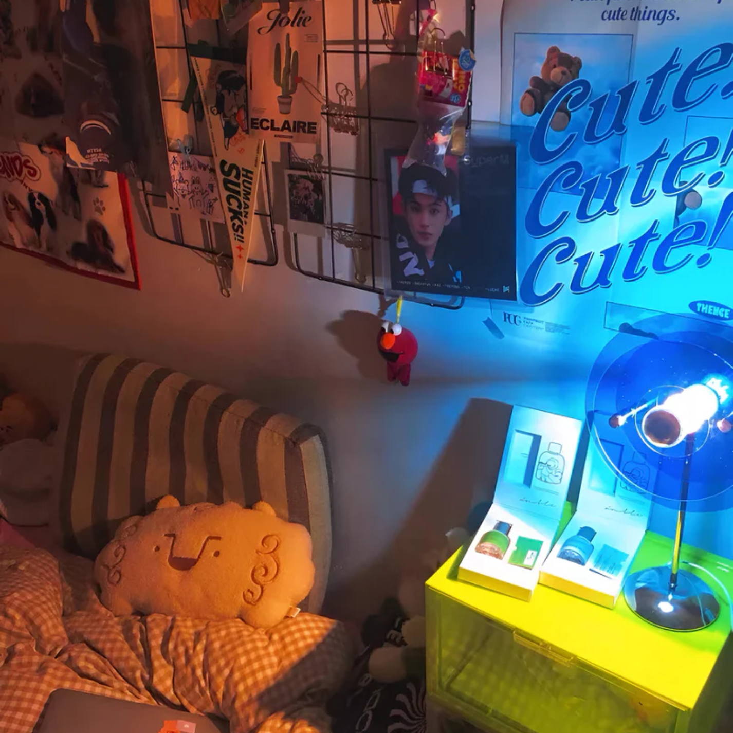 ledtafellamp met compact ontwerp voor een nachtkastje