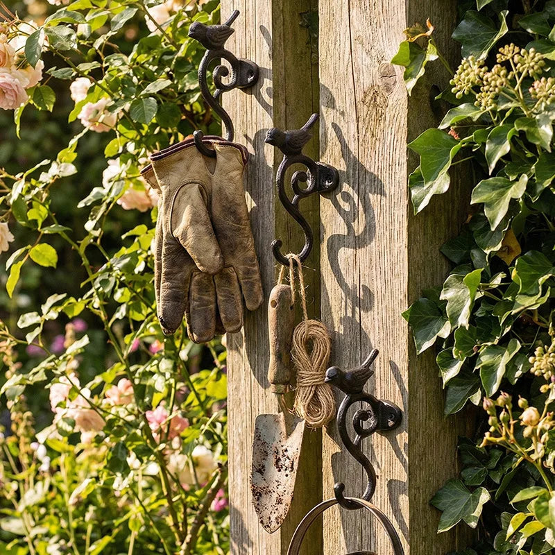 Stevige kapstokhaak van gietijzer met decoratieve vogel voor hal of tuin