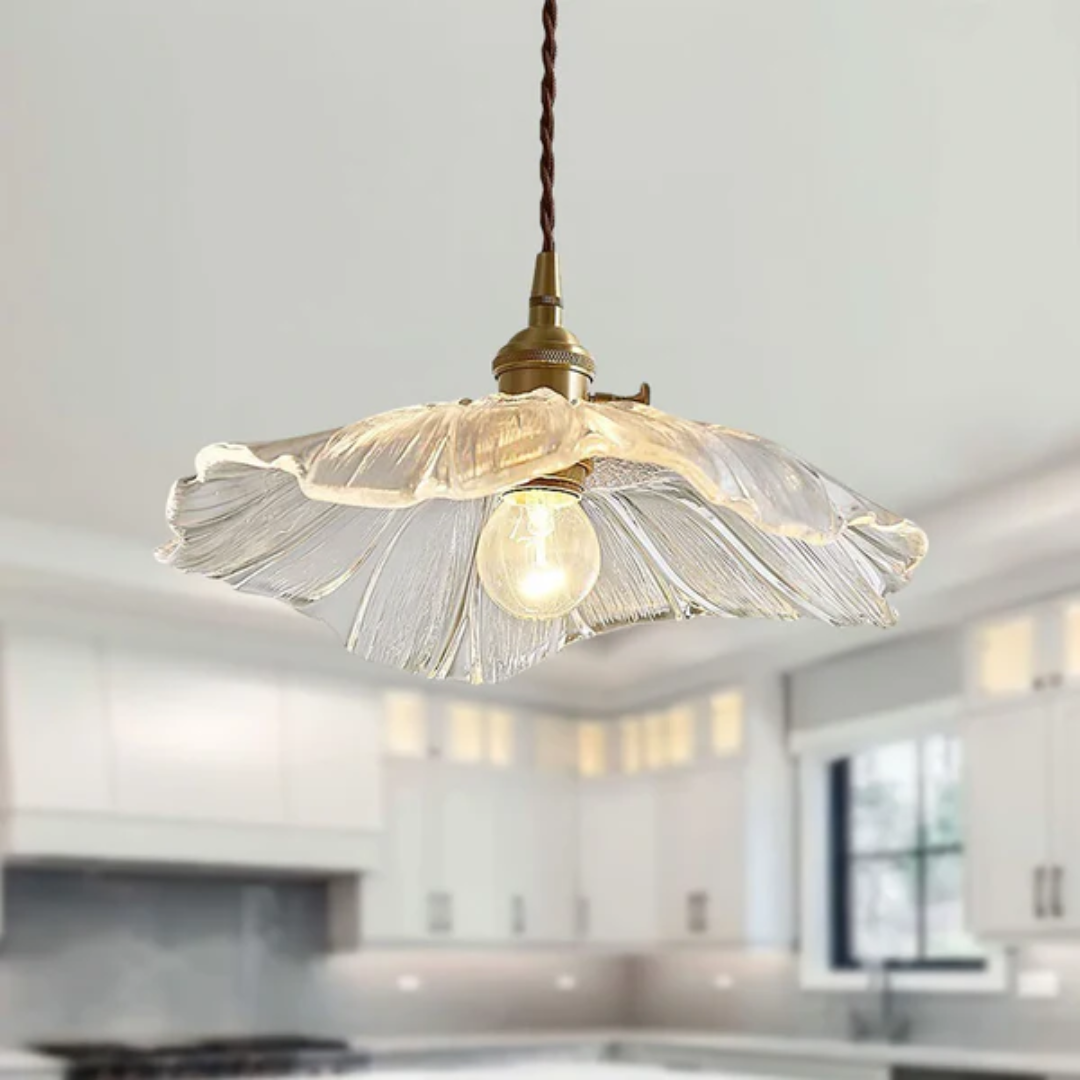 glazen hanglamp met lotusdesign