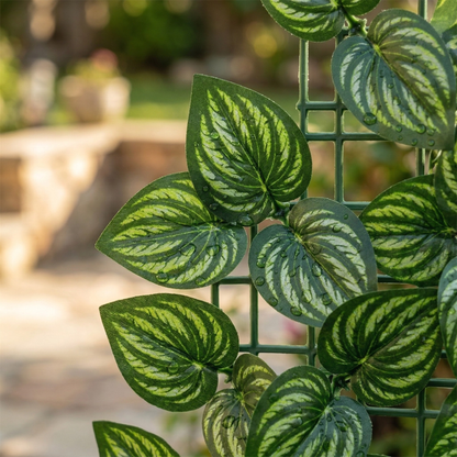 Kunstmatige privacy schuttingpaneel met groene bladeren voor tuin en balkon