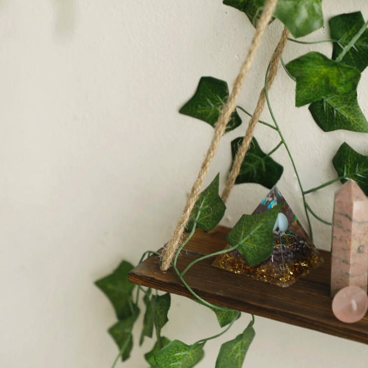 hangende planken met kunstklimop en led stripverlichting