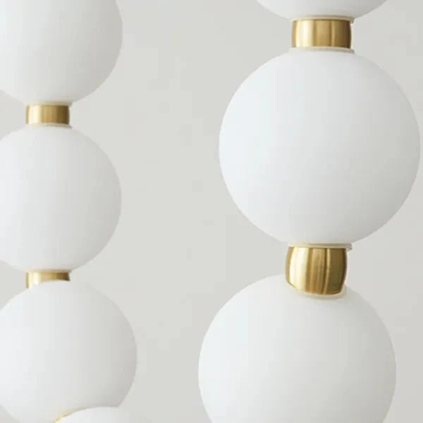 elegante witte ketting kroonluchter voor een betoverende sfeer