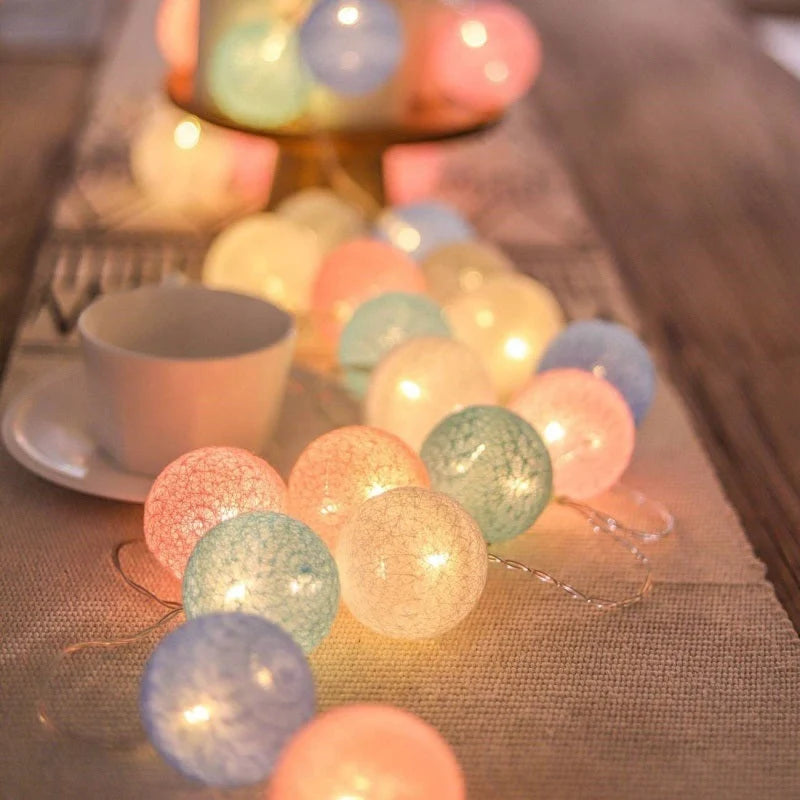 slinger met katoenen bolletjes decoratieve binnenverlichting