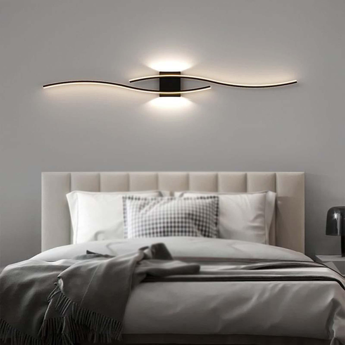 spiegellamp met geïntegreerde ledverlichting aan de wand