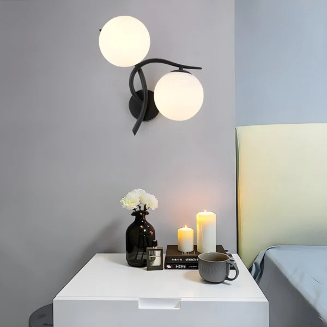 elegante wandlamp met scandinavisch design in een modern interieur
