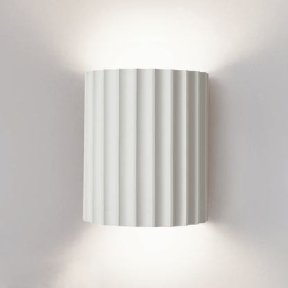 Stijlvol halfrond wandlamp van hars voor een moderne woonkamer