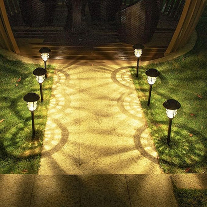 LED tuinlamp op zonne-energie met decoratief strepenpatroon