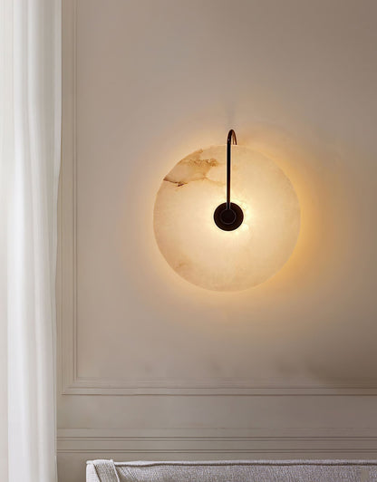 Elegante Alabaster LED Wandlamp voor een Sfeervolle Verlichting