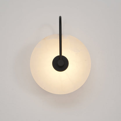 Elegante Alabaster LED Wandlamp voor een Sfeervolle Verlichting