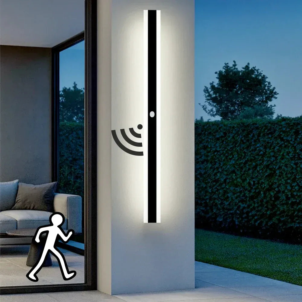 Moderne buitenwandlamp in antraciet met ingebouwde bewegingssensor