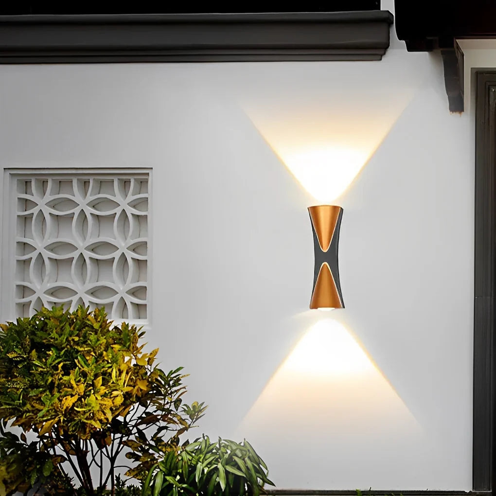 buitenlamp met lichtbundel naar boven en beneden