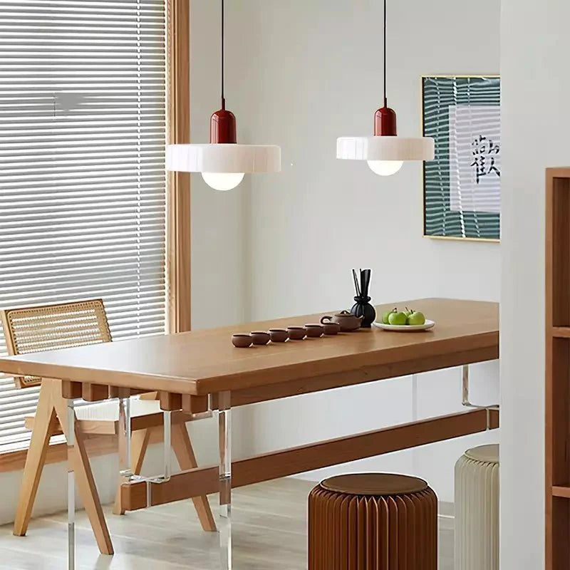 stijlvolle bauhaus hanglamp van elegante kleurige glas