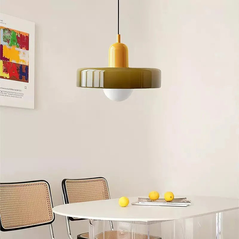 stijlvolle bauhaus hanglamp in kleurrijk glas