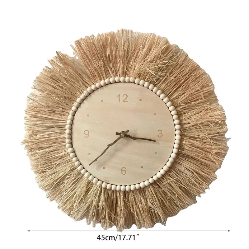 rotan klok aan de muur als natuurlijk woonaccessoire
