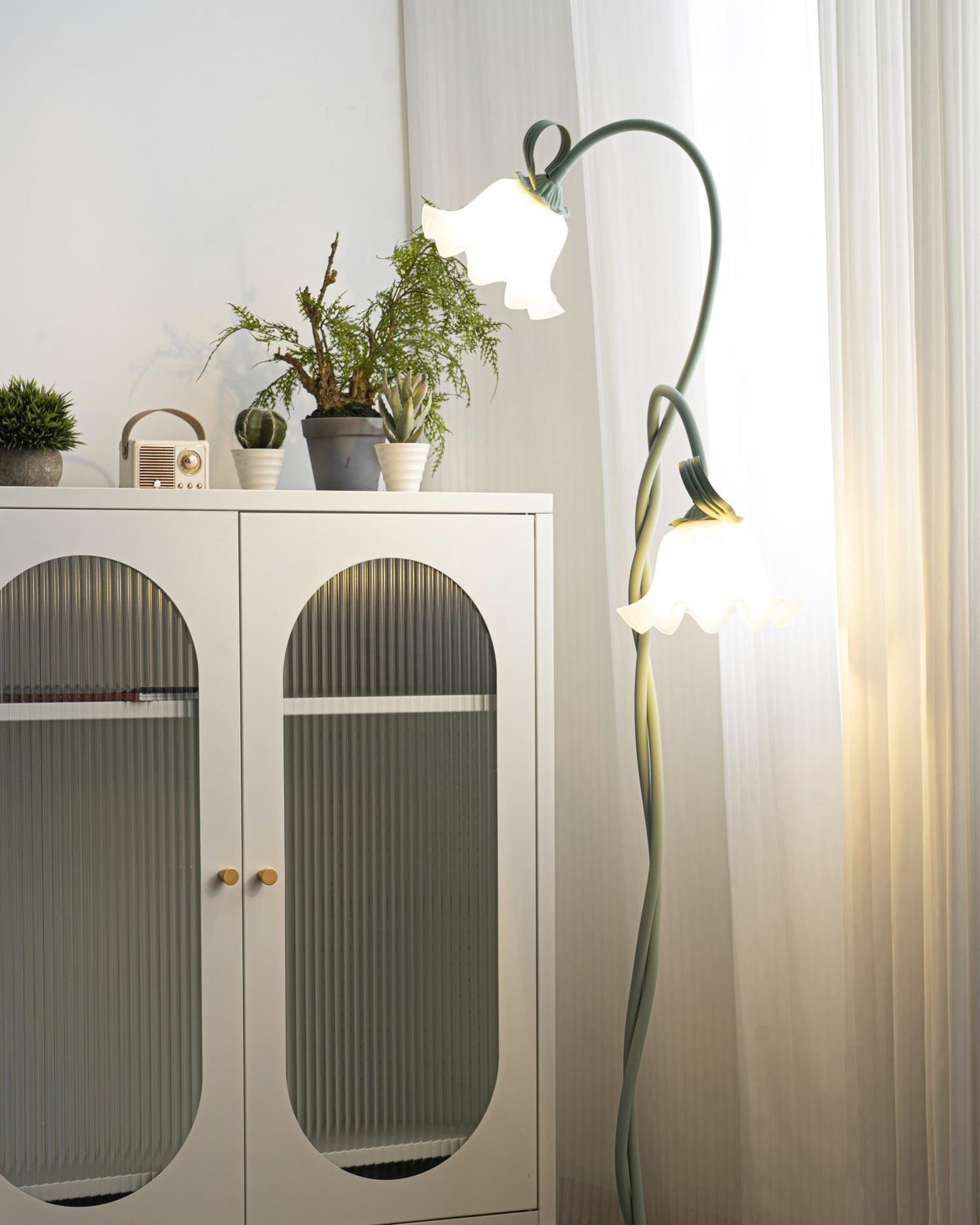 elegante calla bloemen vloerlamp voor een sfeervolle interieurverlichting