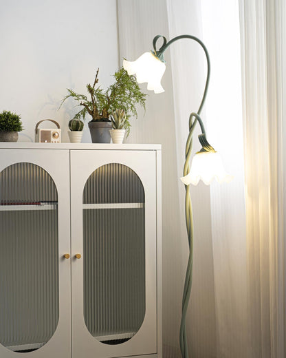 Elegante Calla Bloemen Vloerlamp voor een Sfeervolle Interieurverlichting