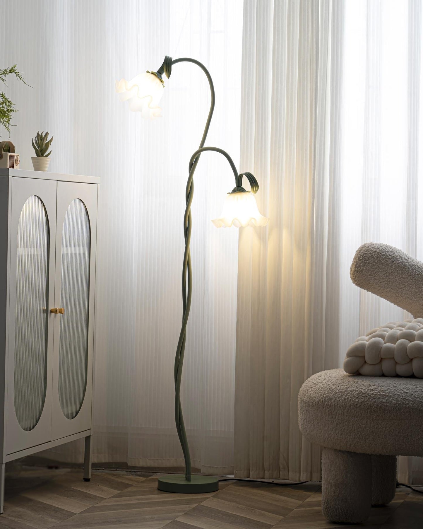 elegante calla bloemen vloerlamp voor een sfeervolle interieurverlichting