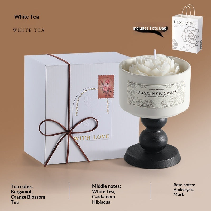 geurkaars cadeauset met bloemvormig design