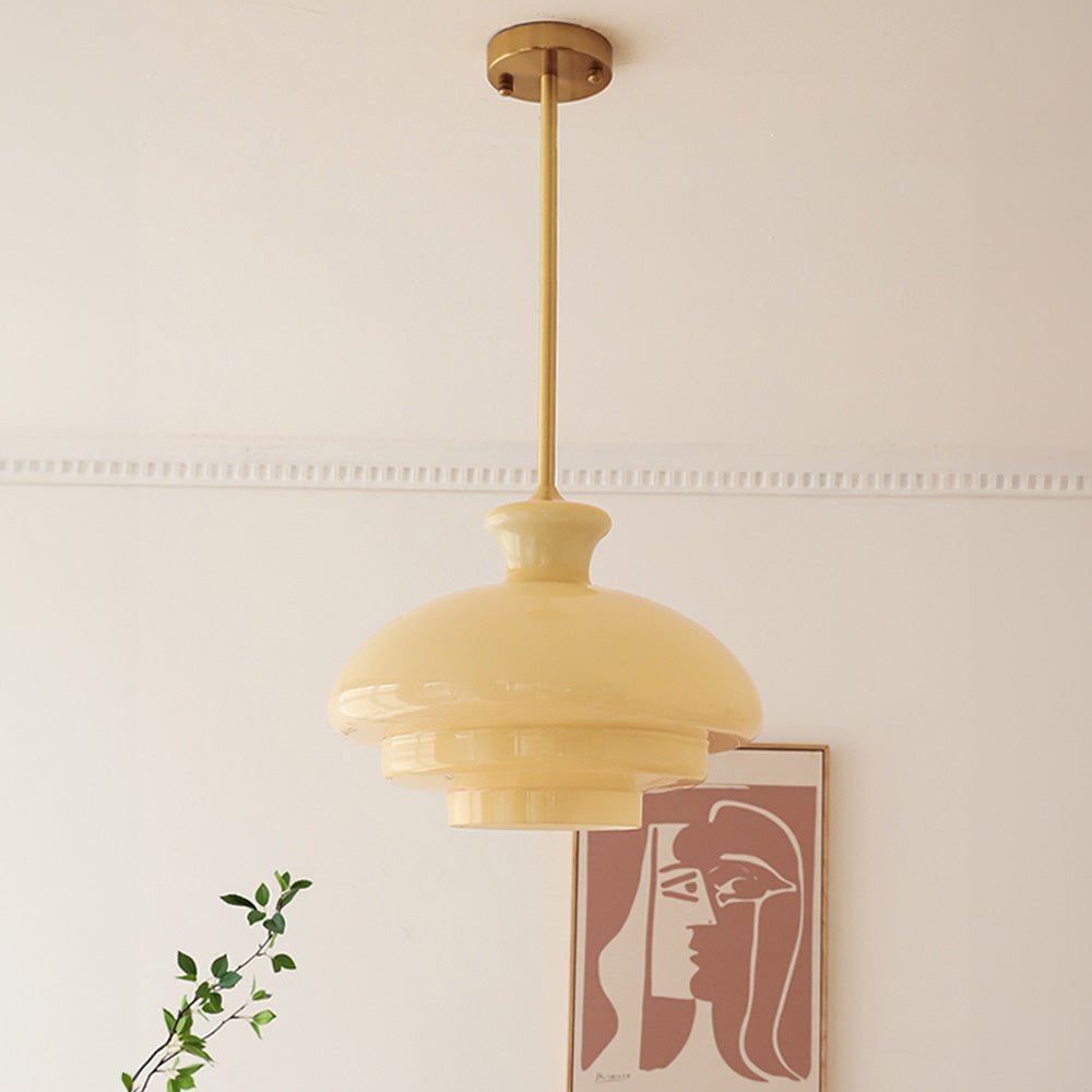 stijlvolle bauhaus hanglamp met elegant roomgeel glas