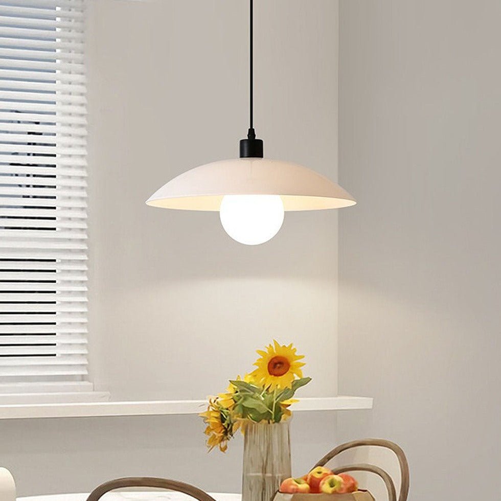 stijlvolle minimalistische hanglamp van elegant wit gelaagd glas