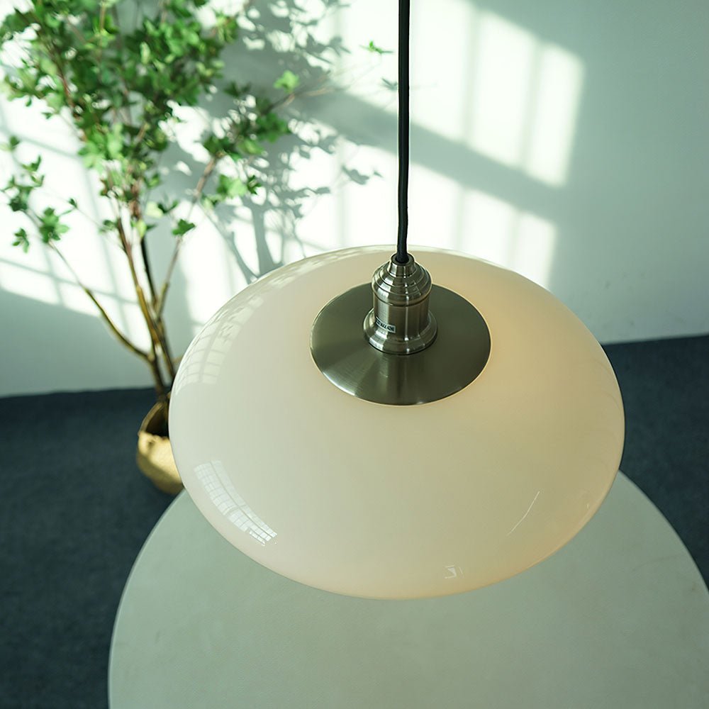 stijlvolle moderne hanglamp in elegant wit glas