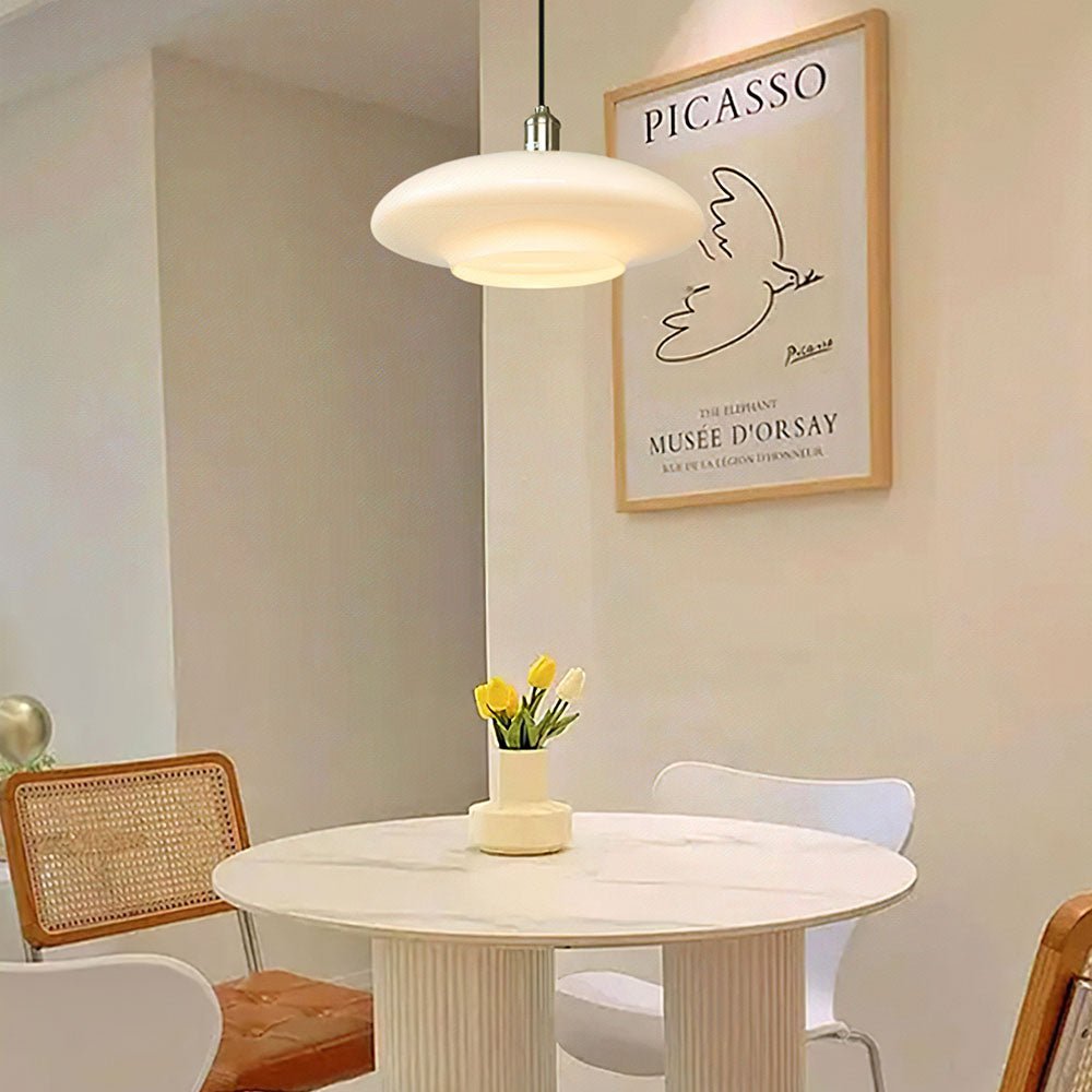 stijlvolle moderne hanglamp in elegant wit glas