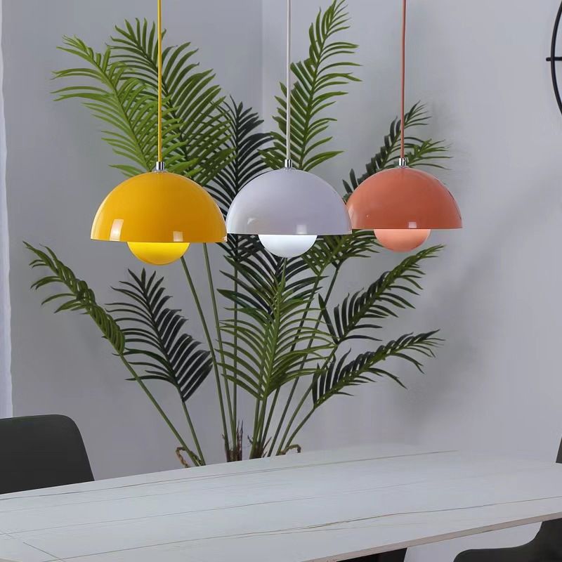 stijlvolle aurora hanglamp met bloempot voor een sfeervolle slaapkamer