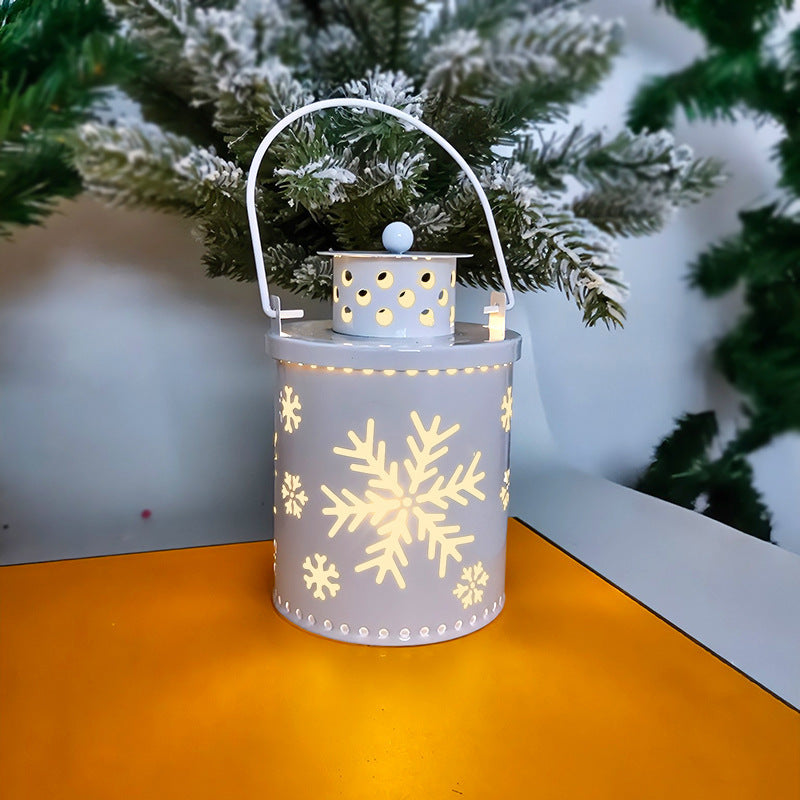 kerstdecoratie met led kaarsen in een rustige scandinavische stijl