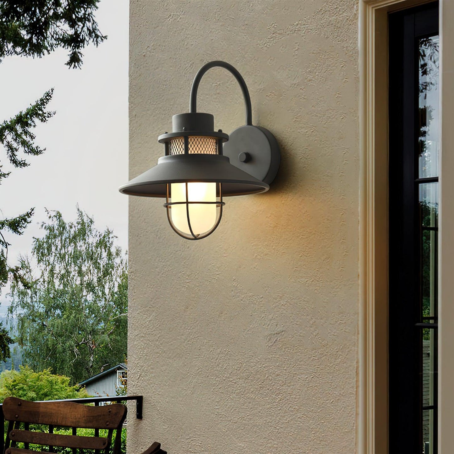 stijlvolle buitenlamp felix voor een verlichte tuin