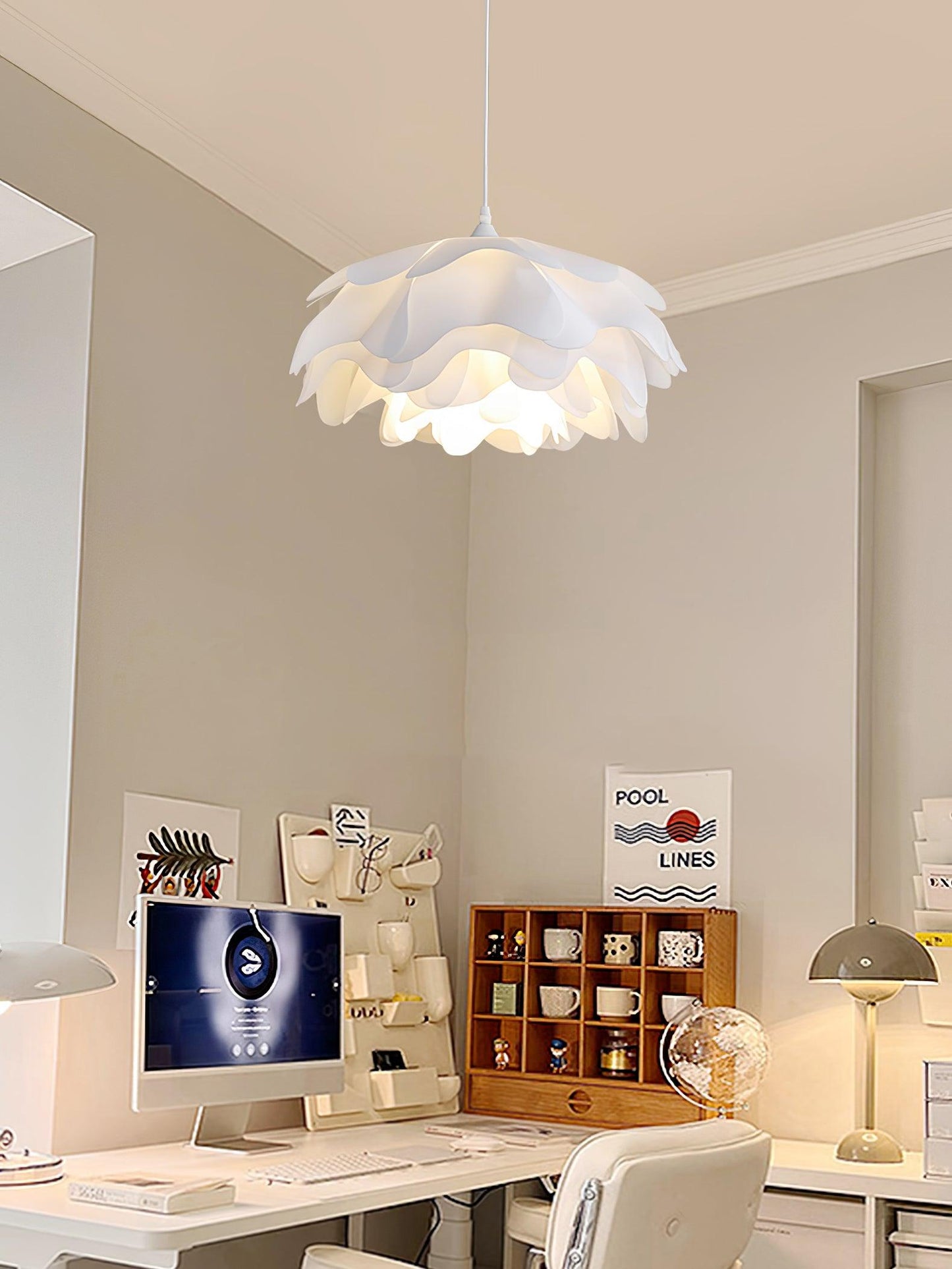 elegante witte bloemvormige hanglamp voor een sfeervolle ambiance