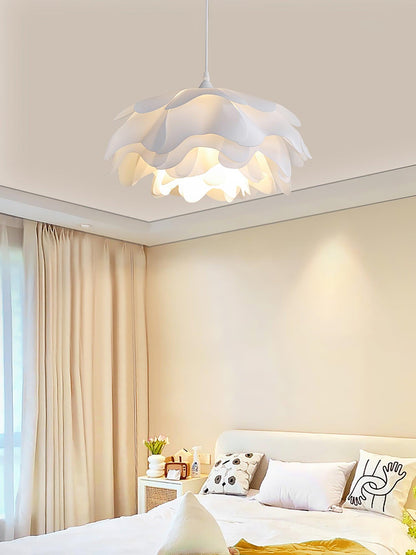 Elegante witte bloemvormige hanglamp voor een sfeervolle ambiance