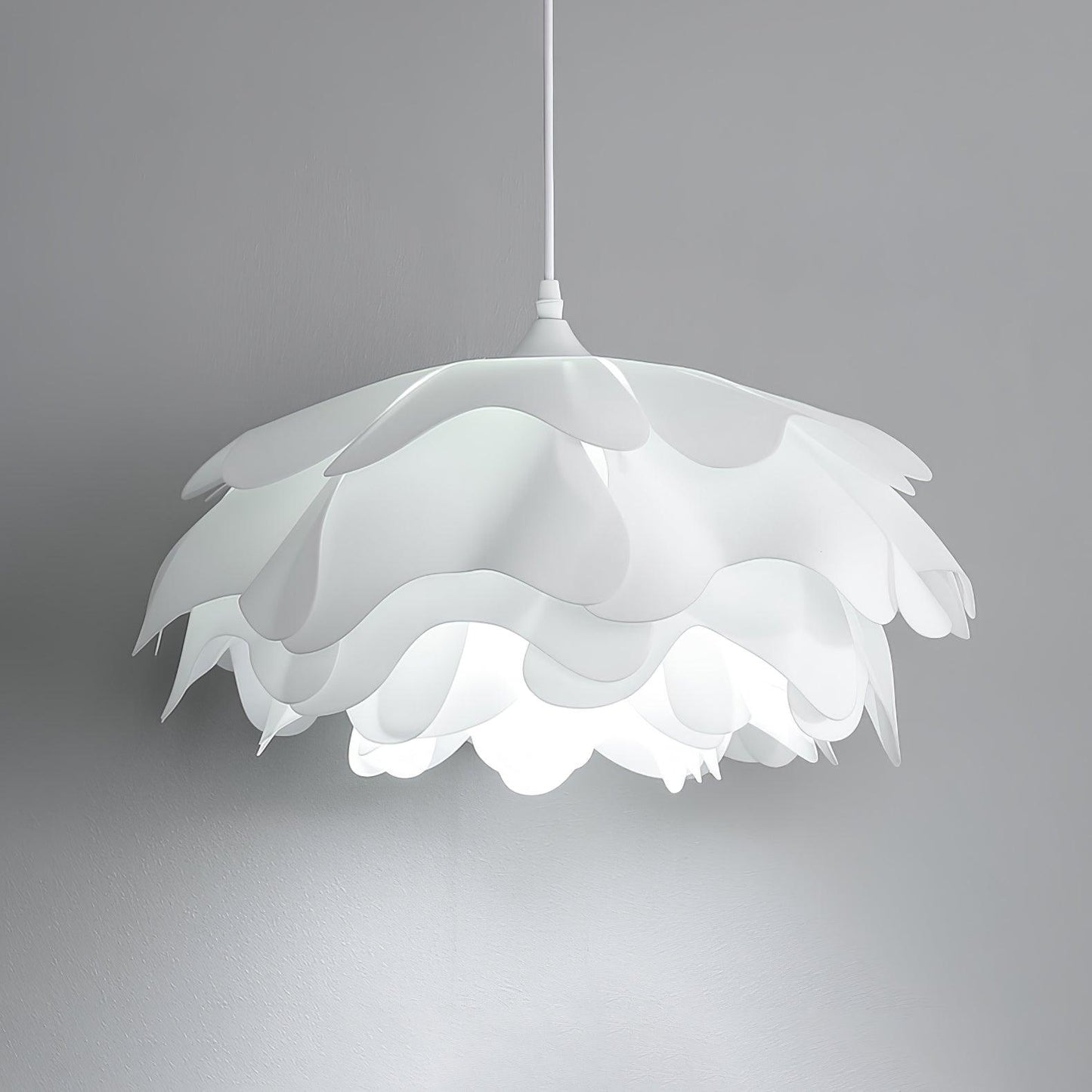 elegante witte bloemvormige hanglamp voor een sfeervolle ambiance