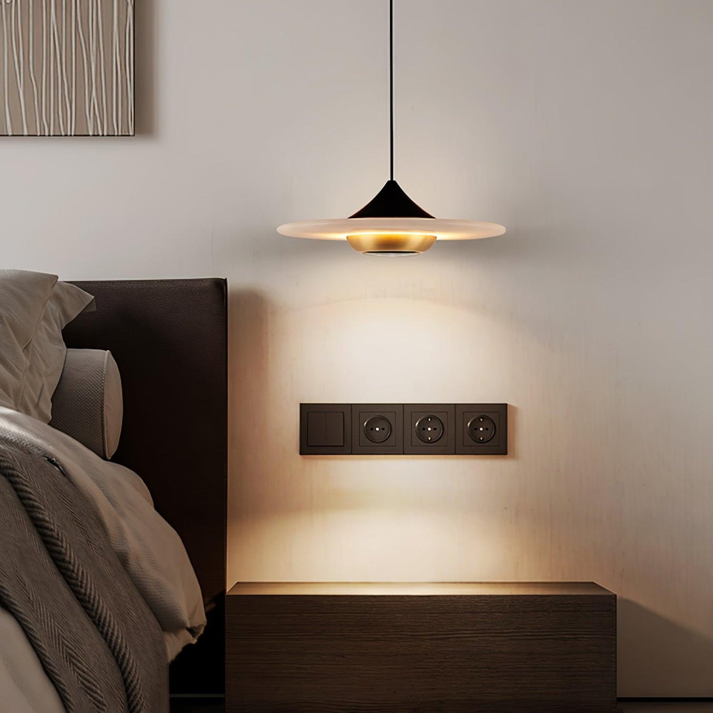 elegante marmeren hanglamp in de vorm van een vliegende schotel