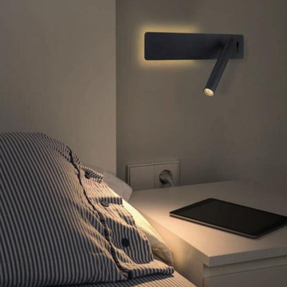 LED-wandlamp gemonteerd aan de muur naast een stoel
