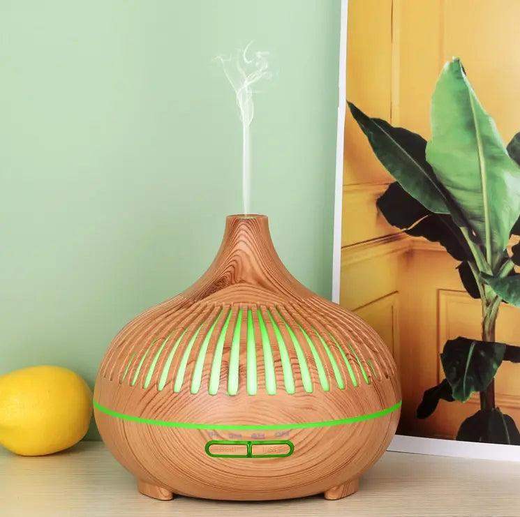 Aromadiffuser verspreidt een fijne geurmist in de woonkamer