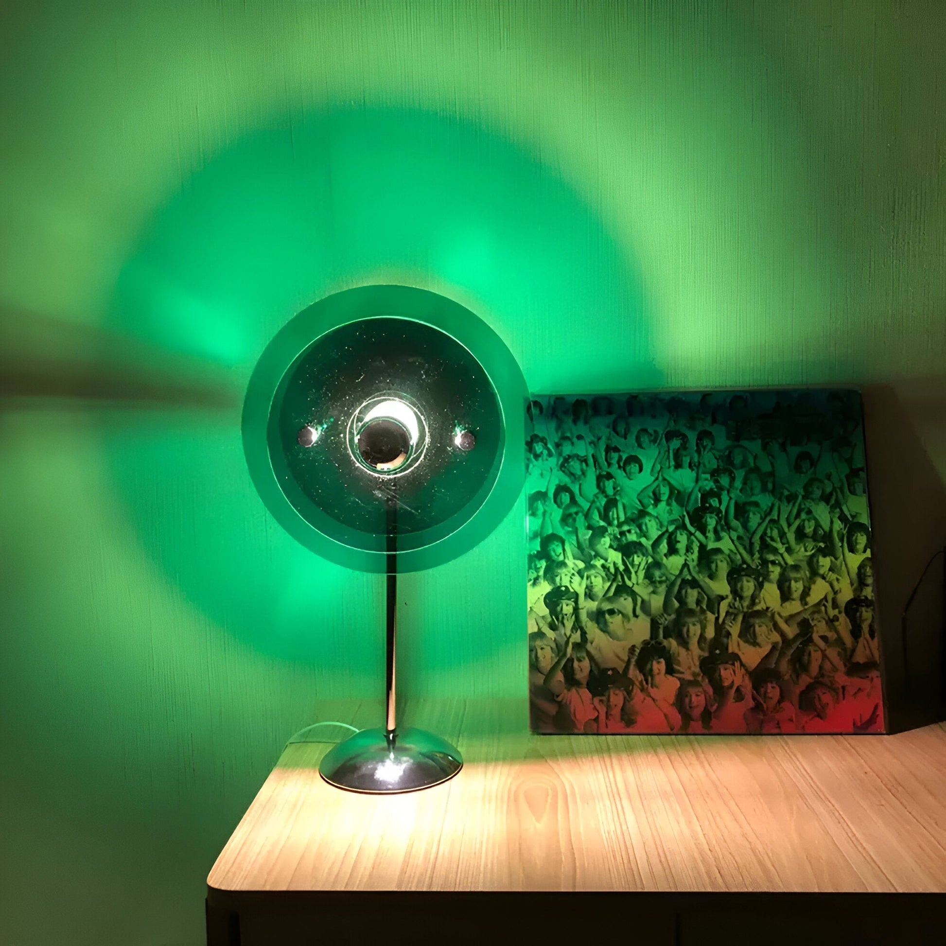 Tafellamp met ronde lichtschijf voor bureau of bijzettafel