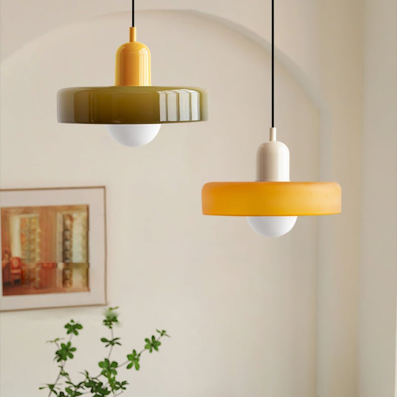 stijlvolle bauhaus hanglamp in kleurrijk glas