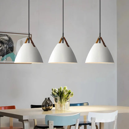 Hanglamp in macaronstijl met strakke metalen afwerking