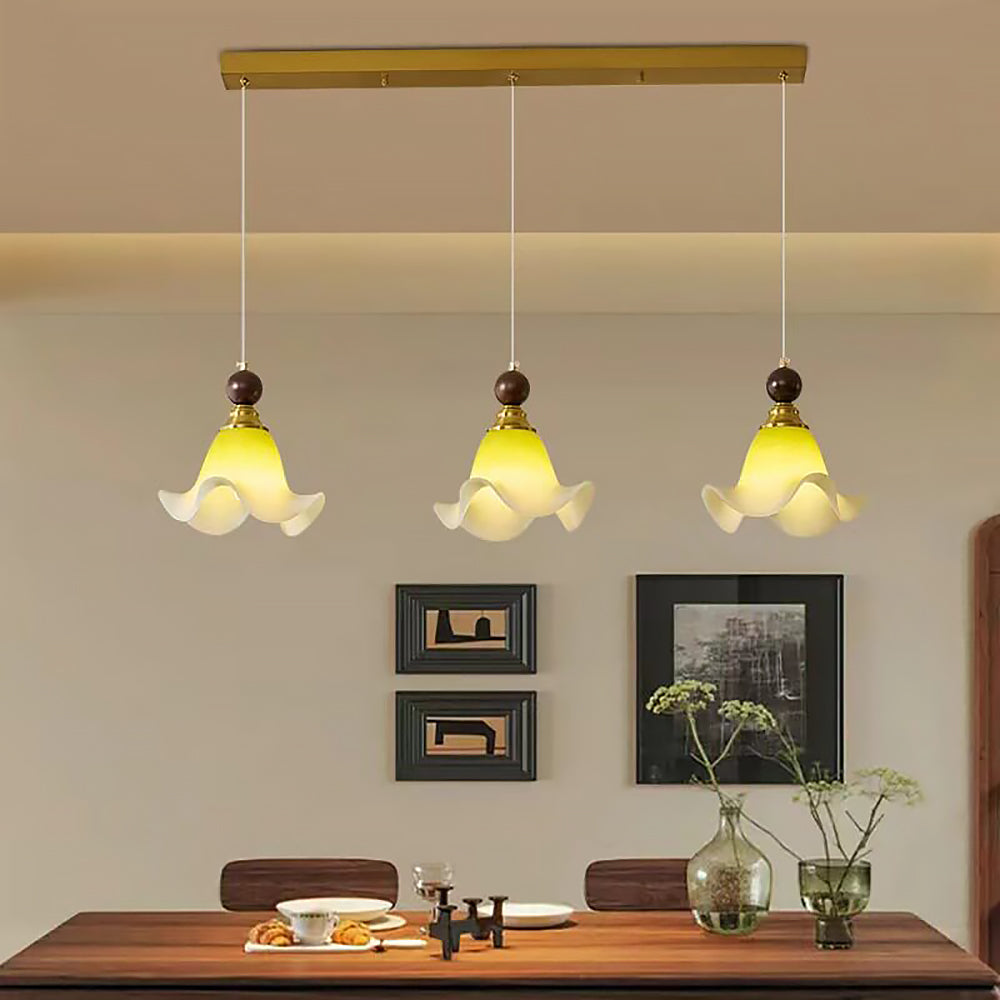 Zijaanzicht van de hanglamp met houten afwerking en acryl