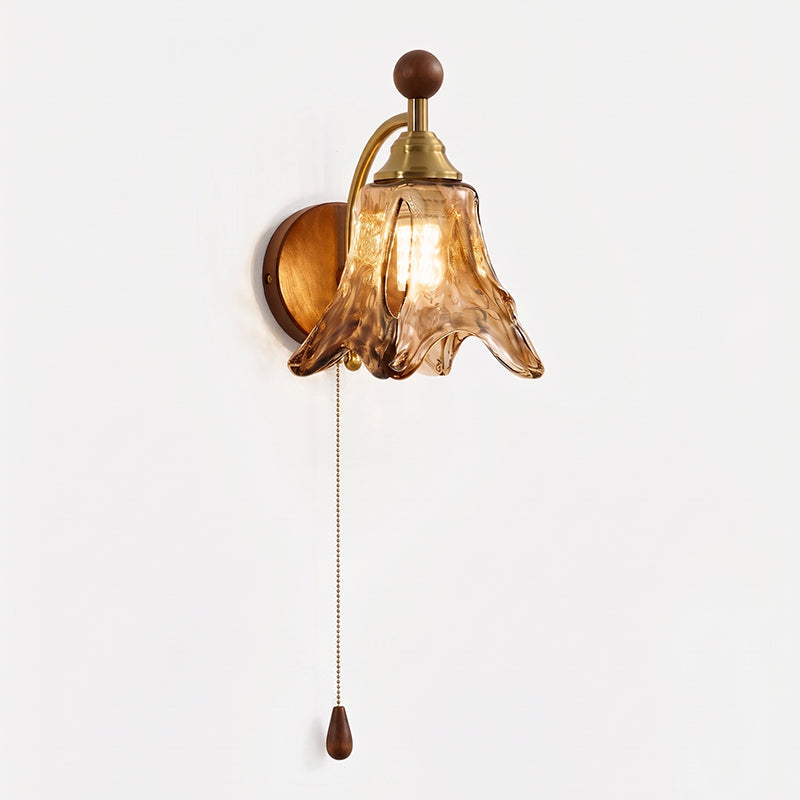 wandlamp met amber glazen bloemkap