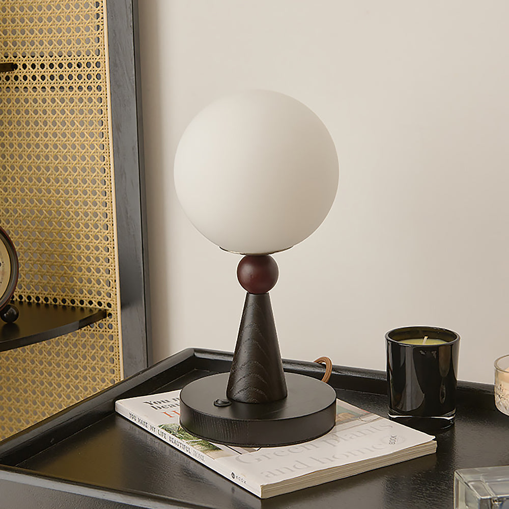 decoratieve tafellamp van hout en glas in minimalistisch ontwerp